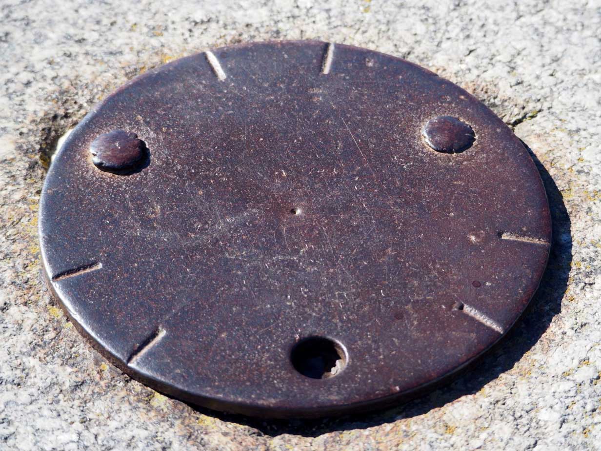 La plaque en métal au Belchen