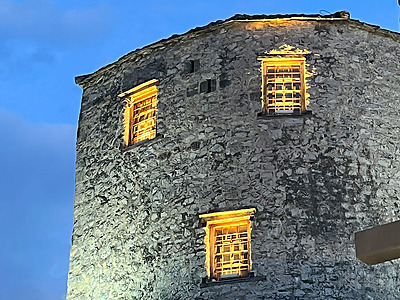 Une tour du pont de Mostar